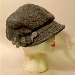 Bordoni Italy Wool Hat Cap NWT Gray Floral Newsboy